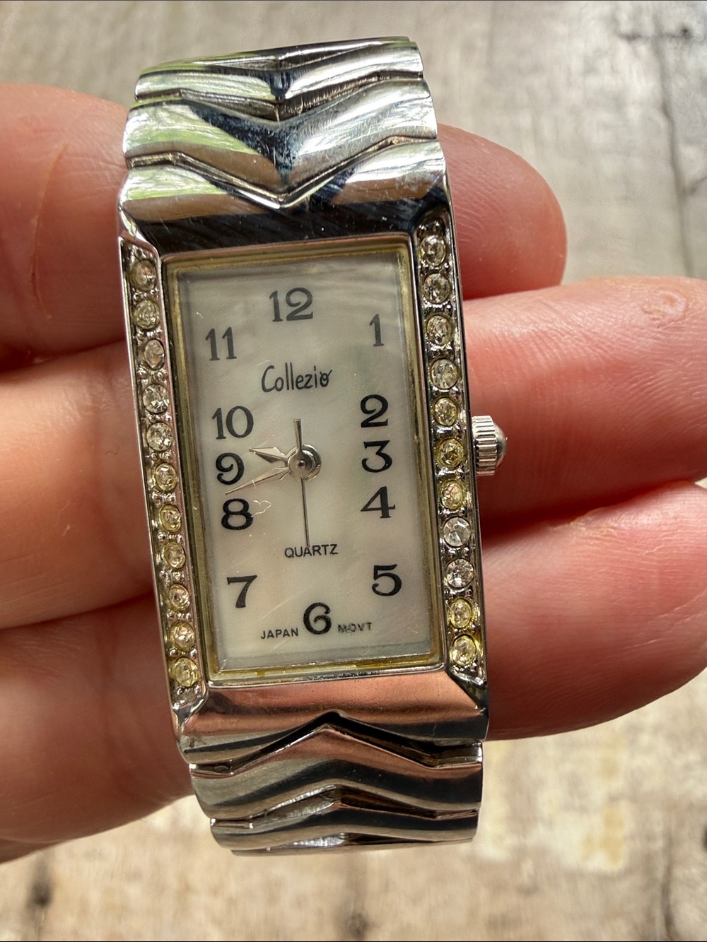 Collezio stainless Crystal-Accent opalescent face working watch